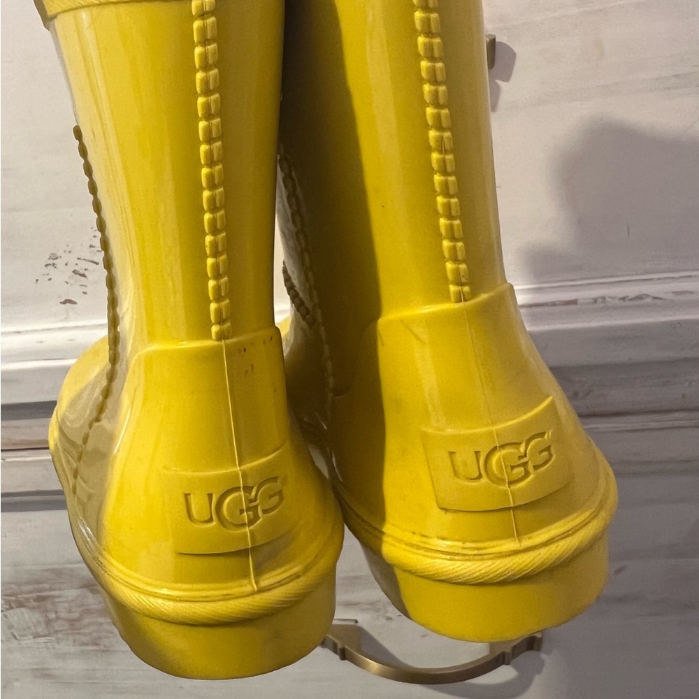 Kids yellow ugg rain boots